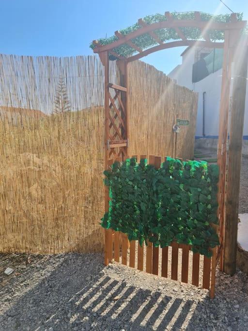 "Linda'S Guest House" Beach House With Private Patio & Hot Tub, 3 Min From The Beach Costa de Caparica Ngoại thất bức ảnh