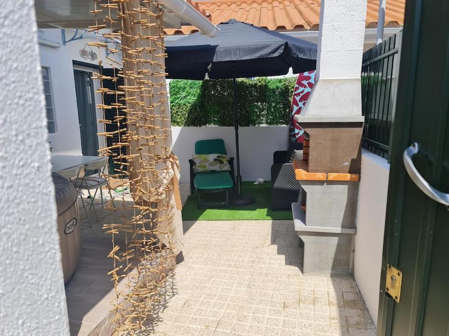 "Linda'S Guest House" Beach House With Private Patio & Hot Tub, 3 Min From The Beach Costa de Caparica Ngoại thất bức ảnh