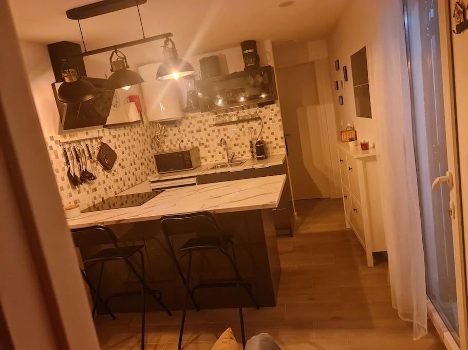 "Linda'S Guest House" Beach House With Private Patio & Hot Tub, 3 Min From The Beach Costa de Caparica Ngoại thất bức ảnh