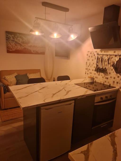 "Linda'S Guest House" Beach House With Private Patio & Hot Tub, 3 Min From The Beach Costa de Caparica Ngoại thất bức ảnh