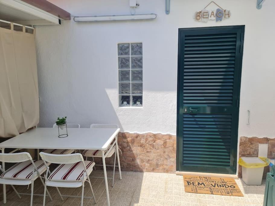 "Linda'S Guest House" Beach House With Private Patio & Hot Tub, 3 Min From The Beach Costa de Caparica Ngoại thất bức ảnh