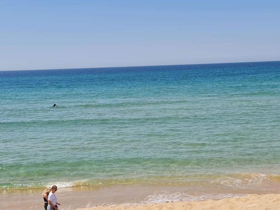 "Linda'S Guest House" Beach House With Private Patio & Hot Tub, 3 Min From The Beach Costa de Caparica Ngoại thất bức ảnh