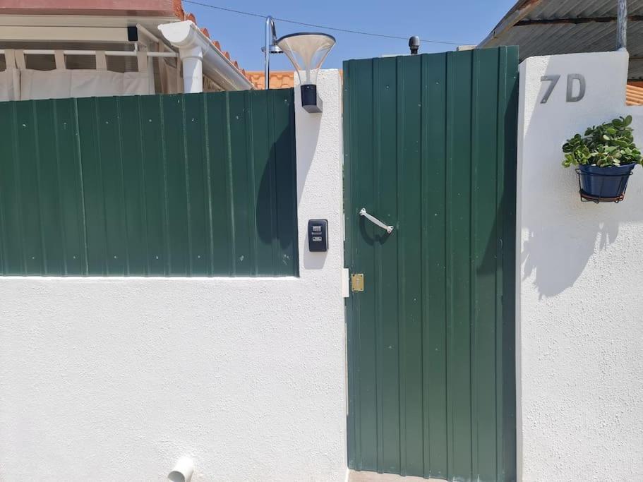 "Linda'S Guest House" Beach House With Private Patio & Hot Tub, 3 Min From The Beach Costa de Caparica Ngoại thất bức ảnh